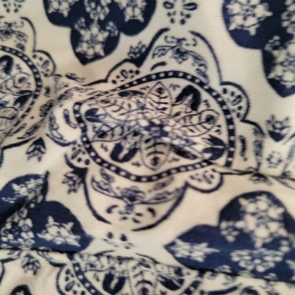 H&M romper,  adustable staos, White with Nice blue print - Picture 5 of 5